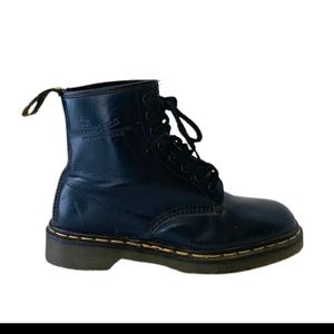 DR. MARTEN CLASSIC COMBAT BOOTS MADE IN ENGLAND